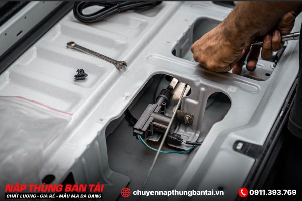 KHÓA BỬNG CHO FORD RANGER 2023