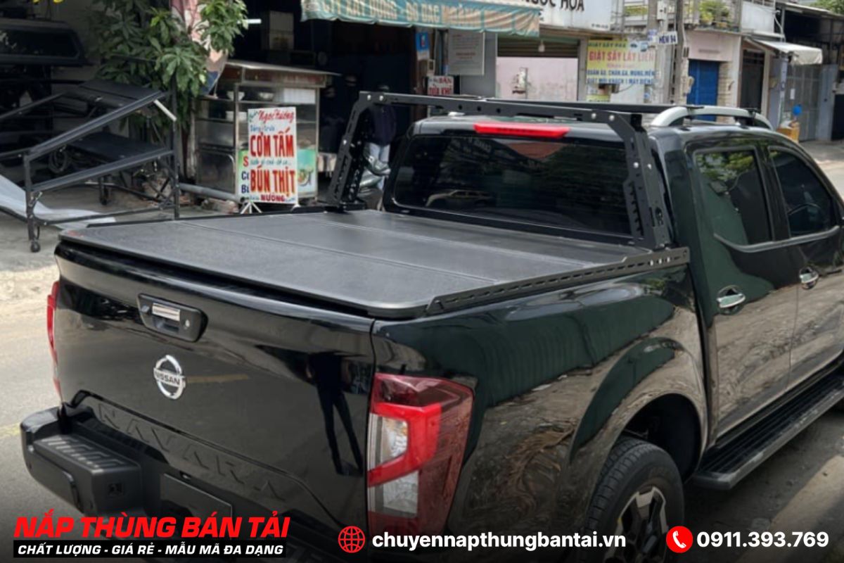 nắp thùng 3 tấm cho Nissan Navara