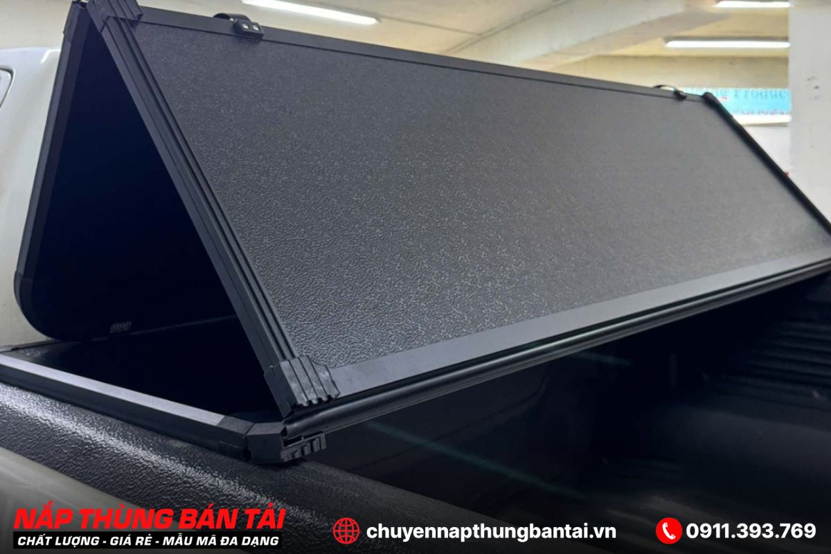 NẮP THÙNG 3 TẤM TOYOTA HILUX