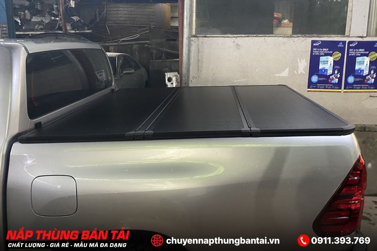 NẮP THÙNG 3 TẤM TOYOTA HILUX