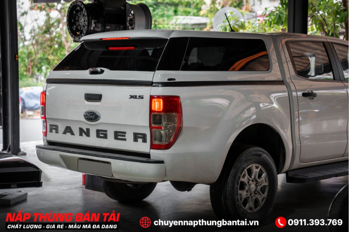NẮP THÙNG CAO FORD RANGER XLS 2023 (CÓ ĐÈN)