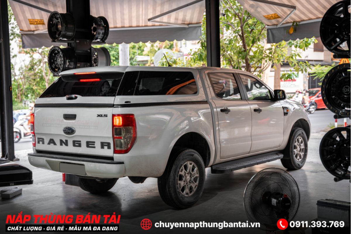 NẮP THÙNG CAO FORD RANGER XLS 2023 (CÓ ĐÈN)