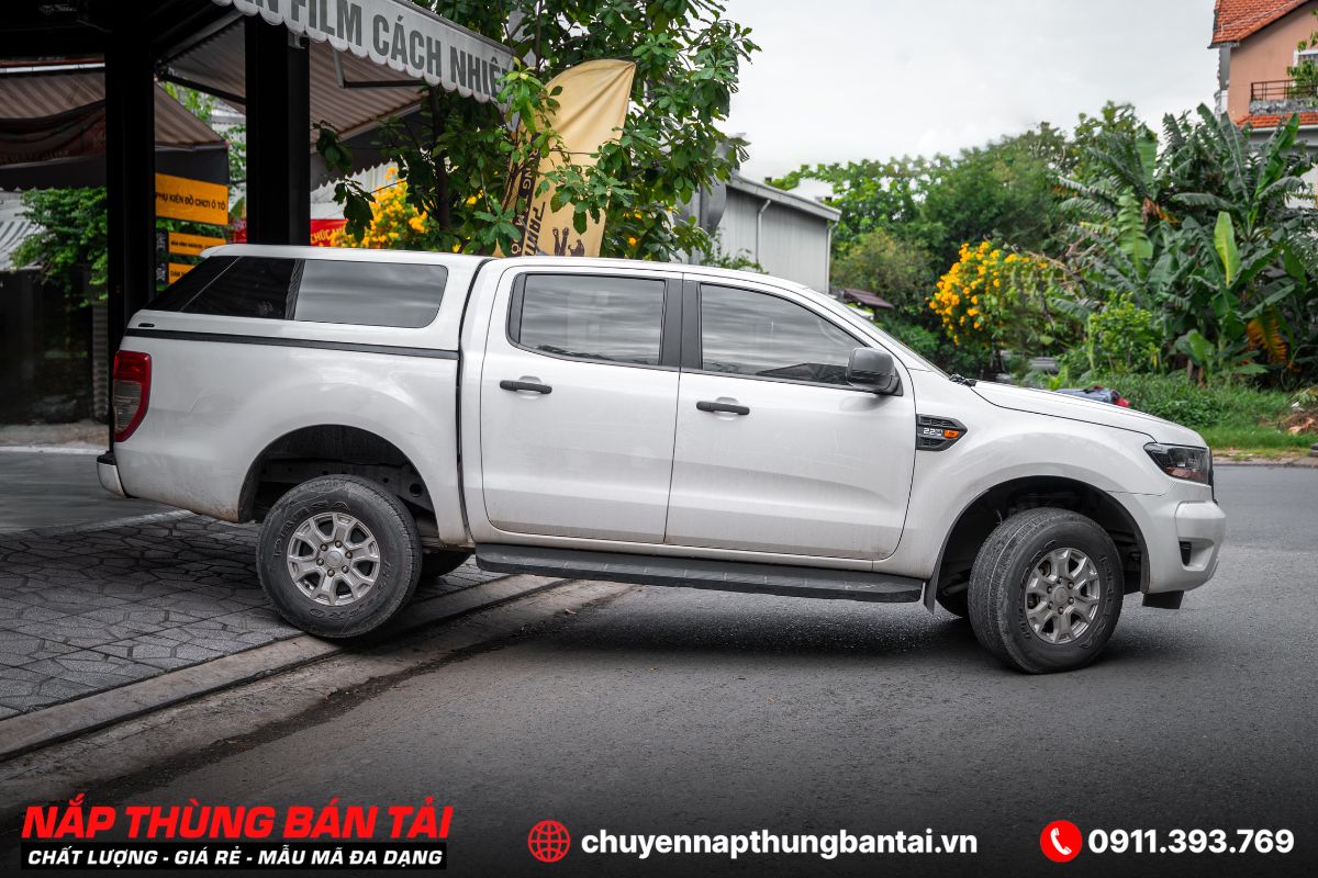 NẮP THÙNG CAO FORD RANGER XLT 2023 (CÓ ĐÈN)