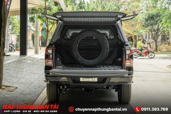 Khoang chứa Nắp Thùng Cao Nhôm Ford Ranger Stormtrak rộng rãi, thoáng mát