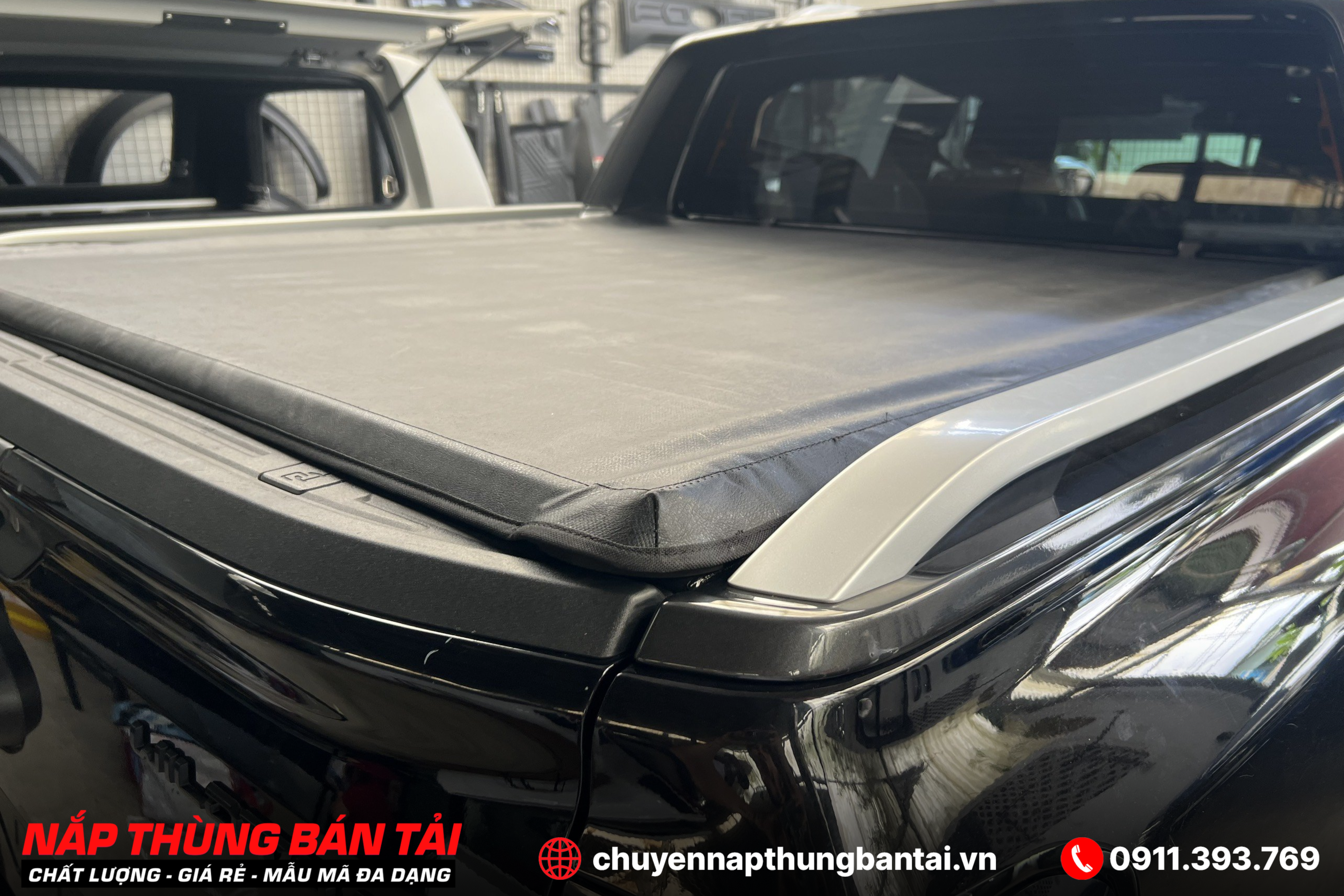 Nắp Thùng Cuộn Mềm Ford Ranger Stormtrak lắp đặt thực tế