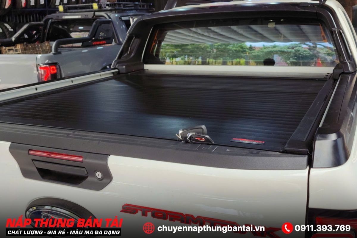 NẮP THÙNG CUỘN ĐIỆN OPTION4X4 FORD RANGER STORMTRAK