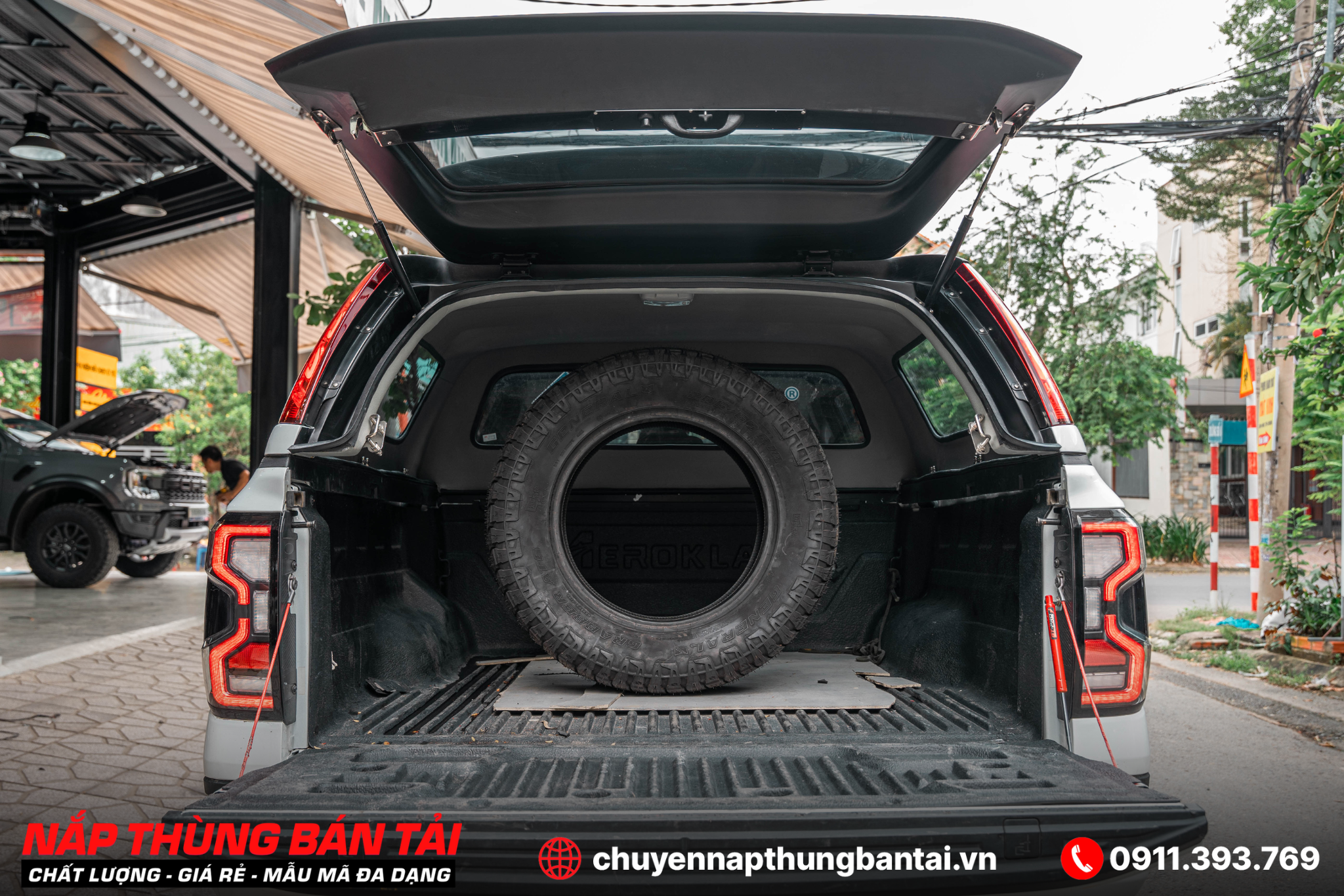 Nắp Thùng Cao Ford Ranger Raptor 2023 (Có Đèn)