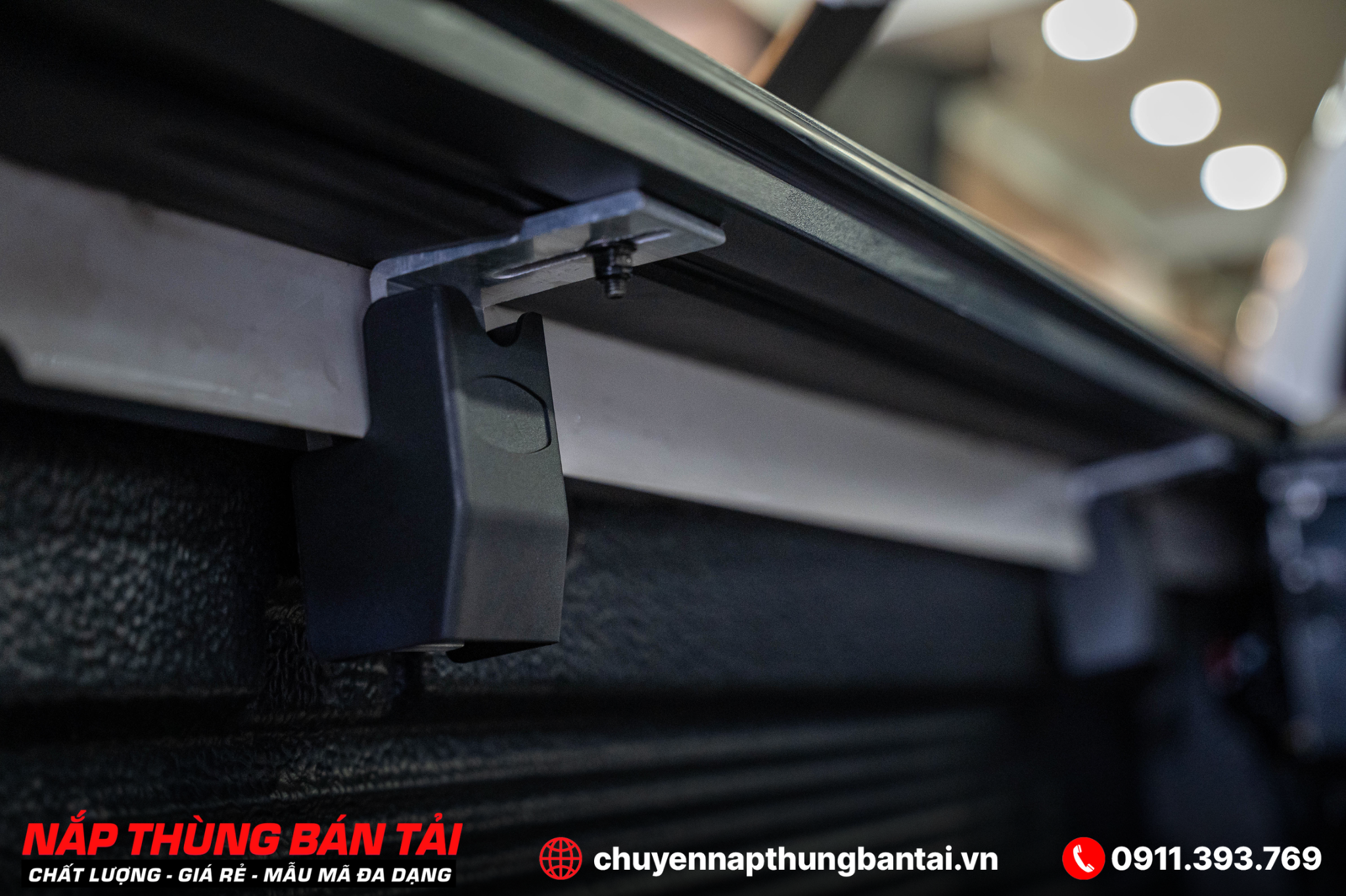 Nắp thùng cuộn điện Aeroklas Thái Lan Ford Ranger Raptor 2023
